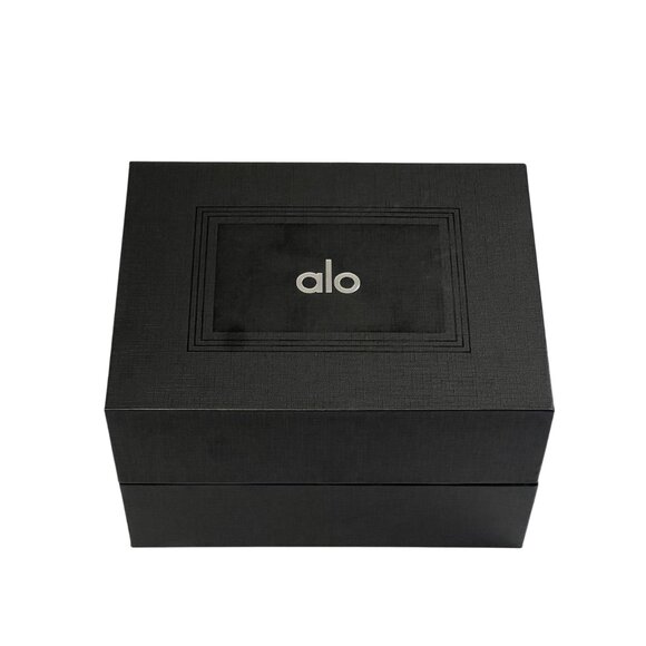 ALO Yoga Mini Voyage Bag in Italian Red Leather - Picture 7 of 9